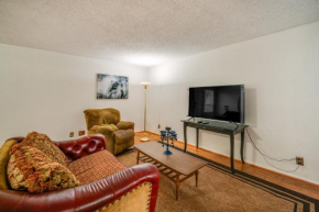 3 Mi to Downtown Dallas Condo with Pool Access!